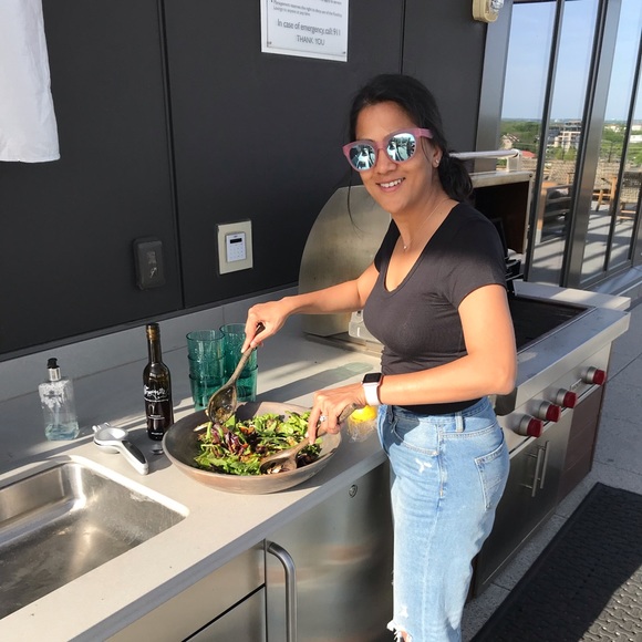 Meet your Posher, Mitchelle - Picture 1 of 1